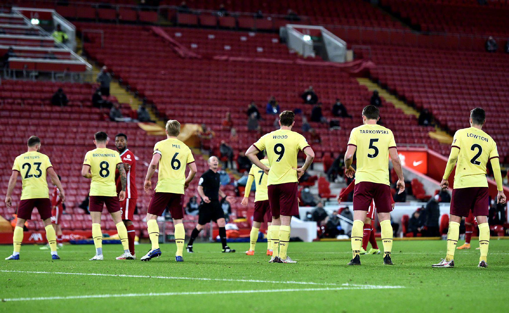 强大的头球 强大的头球