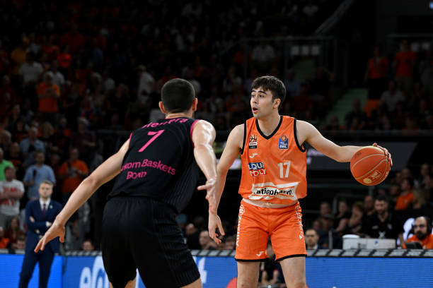 他用实际行 他用实际行